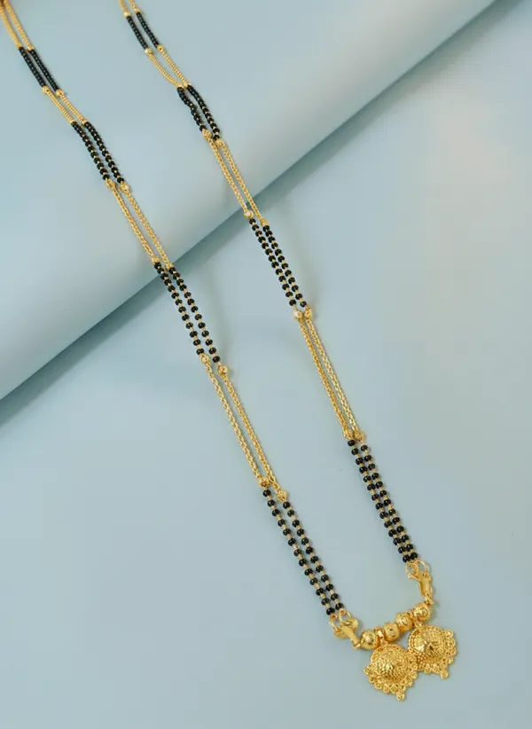Ornate_Traditional_Gold_Mangalsutra_–_Intricate_Beadwork_&_Pendant