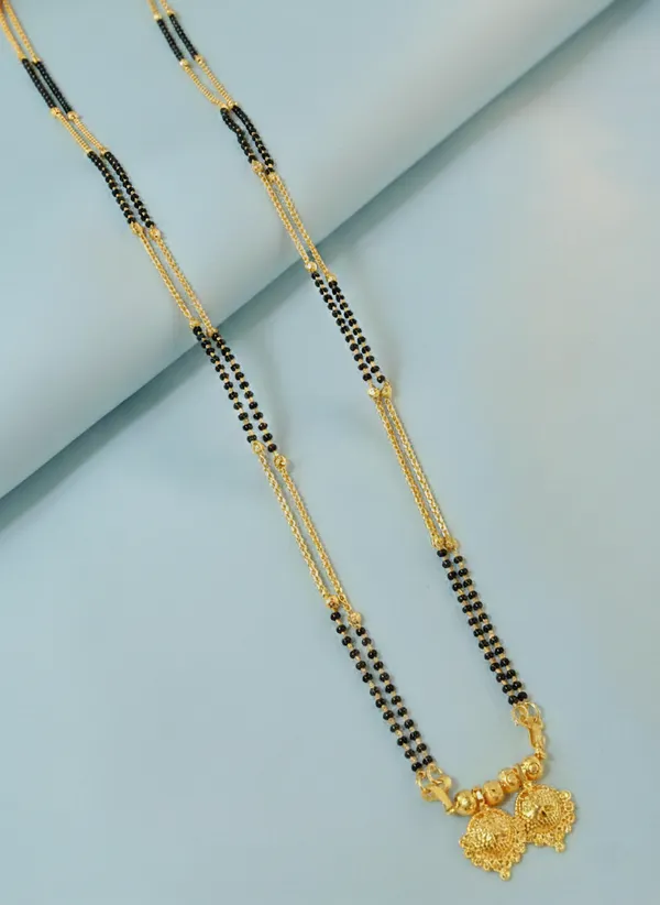 Ornate_Traditional_Gold_Mangalsutra_–_Intricate_Beadwork_&_Pendant