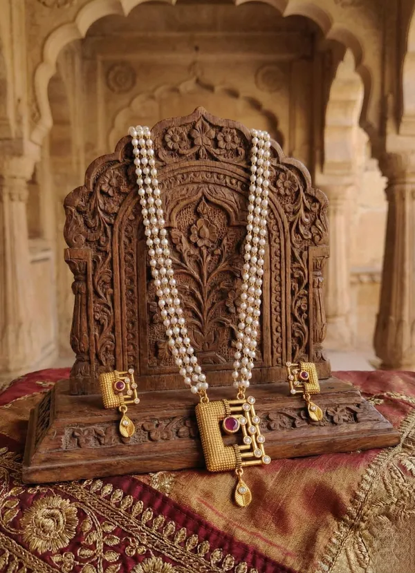 Regal_Triple-Strand_Pearl_Necklace_Set_with_Geometric_Gold_Pendant