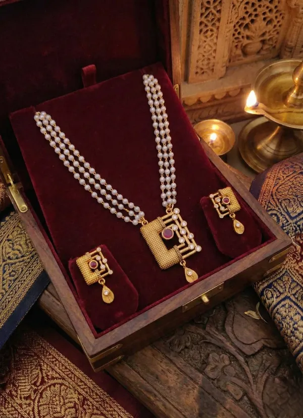 Regal_Triple-Strand_Pearl_Necklace_Set_with_Geometric_Gold_Pendant
