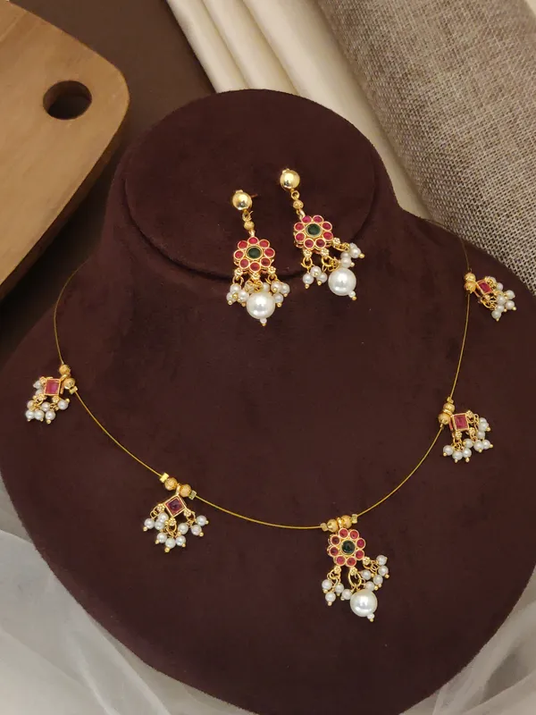 Royal_Emerald_Polki_Kundan_&_White_Pearl_Elegance_Jewellery_Set