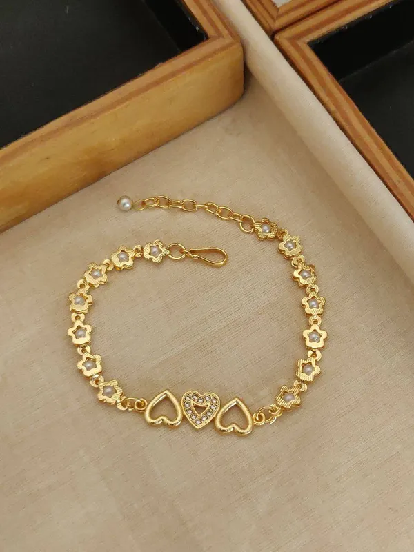 Stunning_Gold_Bracelet_with_Charming_Hearts_and_Delightful_Charm