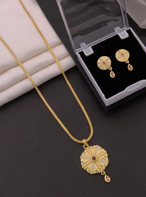 Textured_Finish_Gold_Plated_Chain_Pendant_and_Earring_Set