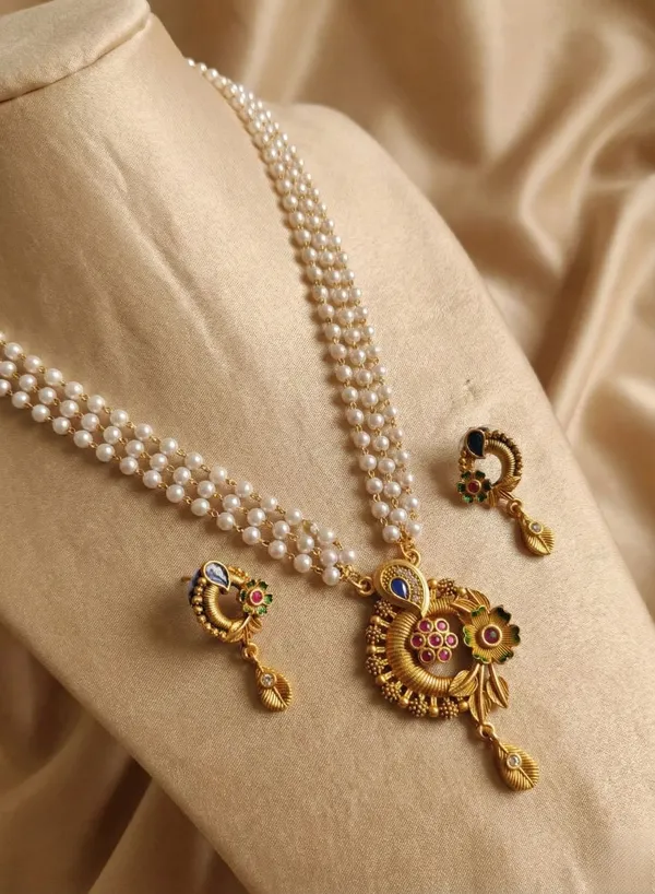 Three-Layered_Pearl_Mala_with_Antique_Gold_Floral_Pendant_&_Matching_Earrings