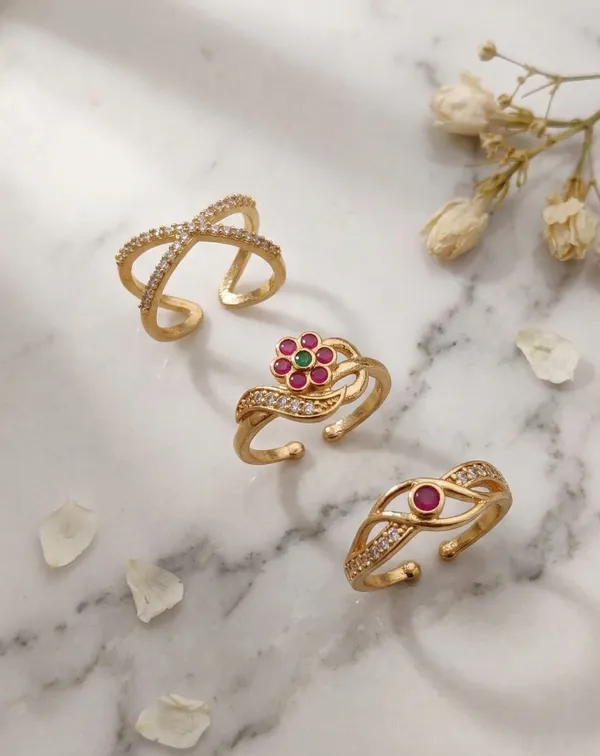 Three-Ring_Set:_This_set_includes_three_unique_gold-plated_rings.
