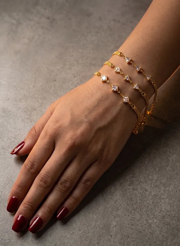 Timeless_Elegance:_Delicate_Gold_and_Diamond_Bracelet_Set