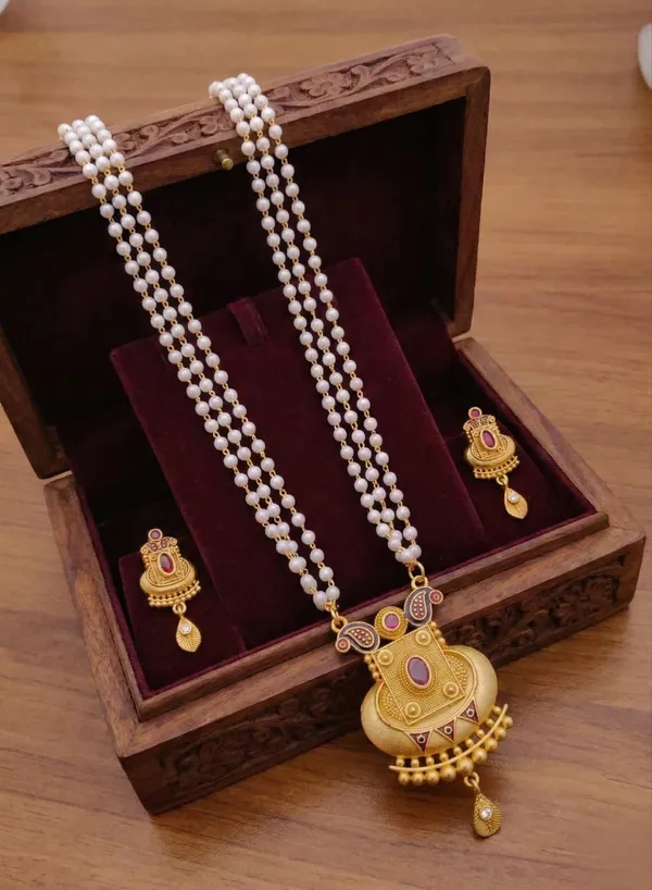 Traditional_3-Layer_Pearl_Mala_with_Matte_Gold_Pendant_&_Matching_Earrings