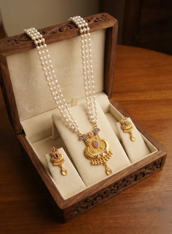Traditional_3-Layer_Pearl_Mala_with_Matte_Gold_Pendant_&_Matching_Earrings