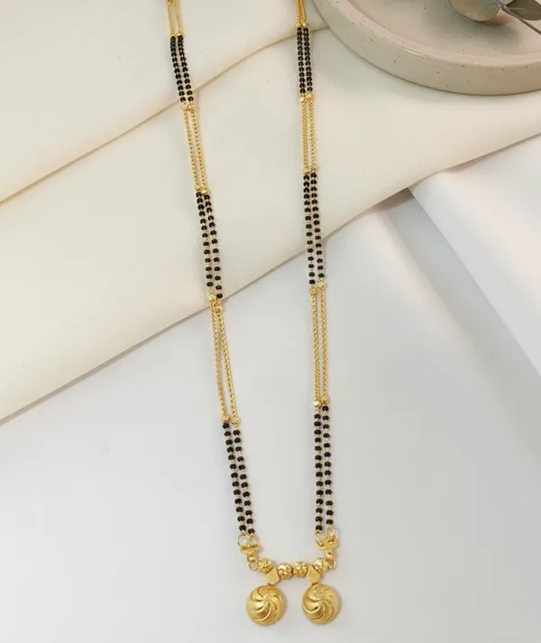 Traditional_Dual-Wati_Gold_Mangalsutra_with_Multi-Strand_Black_Bead_Chain