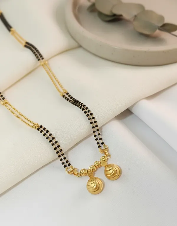 Traditional_Dual-Wati_Gold_Mangalsutra_with_Multi-Strand_Black_Bead_Chain
