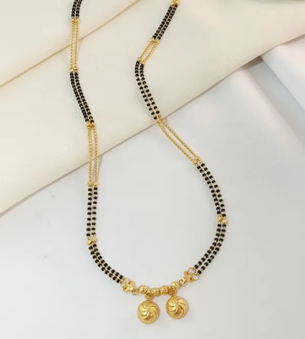 Traditional_Dual-Wati_Gold_Mangalsutra_with_Multi-Strand_Black_Bead_Chain