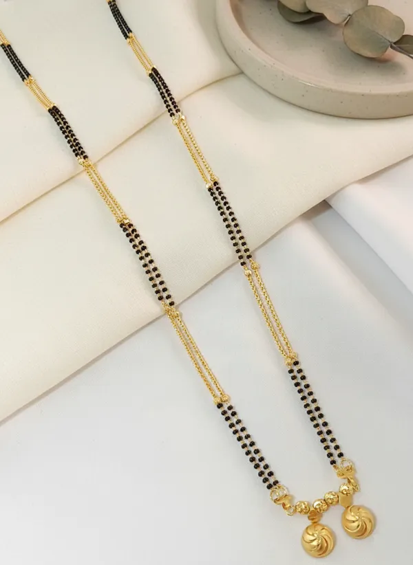 Traditional_Dual-Wati_Gold_Mangalsutra_with_Multi-Strand_Black_Bead_Chain