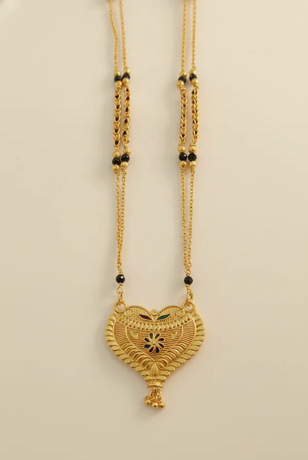 Traditional_Heart-Shaped_Gold_Mangalsutra_with_Dual-Tone_Chain