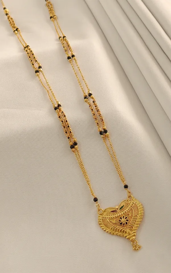 Traditional_Heart-Shaped_Gold_Mangalsutra_with_Dual-Tone_Chain