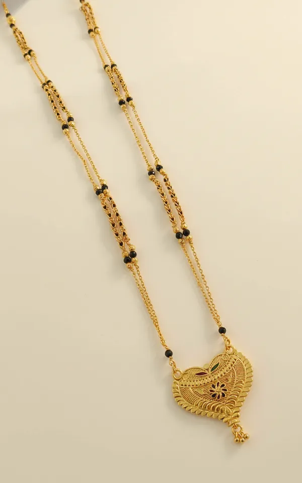 Traditional_Heart-Shaped_Gold_Mangalsutra_with_Dual-Tone_Chain