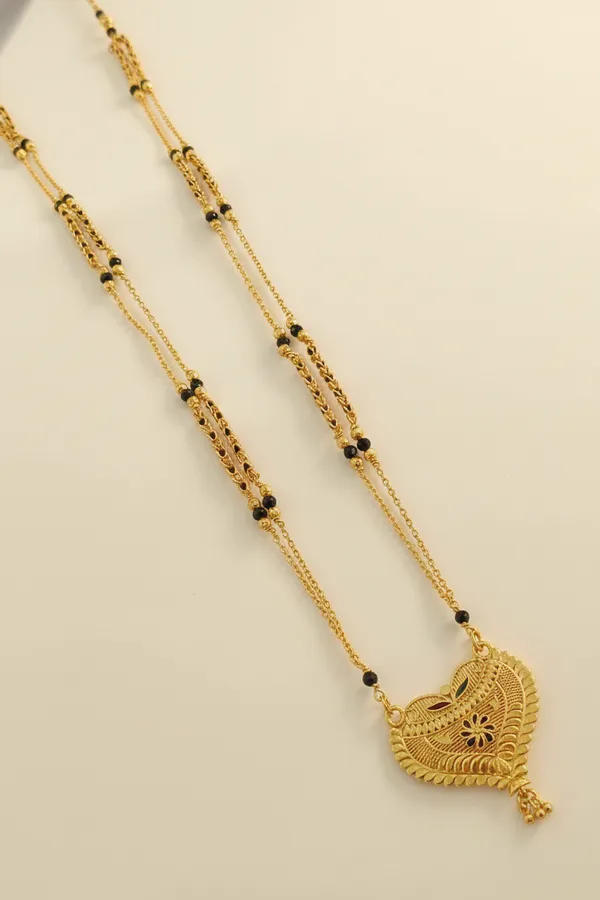 Traditional_Heart-Shaped_Gold_Mangalsutra_with_Dual-Tone_Chain