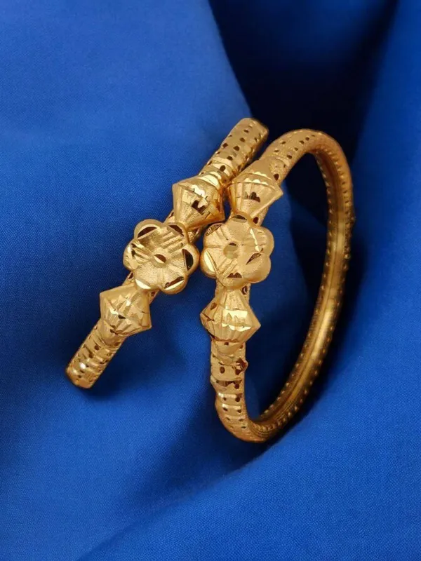 Traditional_Indian_Gold_Kada_Bangle_Set