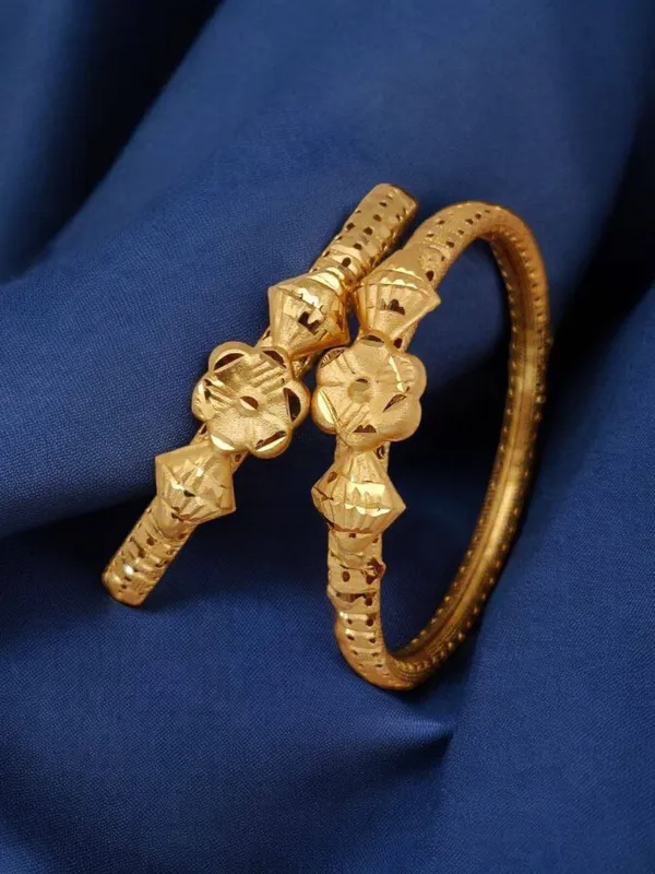 Traditional_Indian_Gold_Kada_Bangle_Set