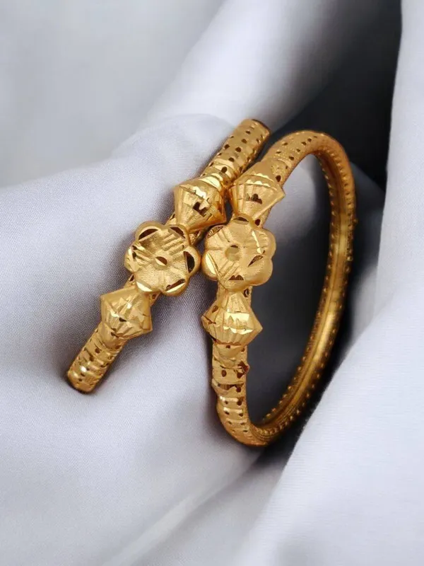 Traditional_Indian_Gold_Kada_Bangle_Set