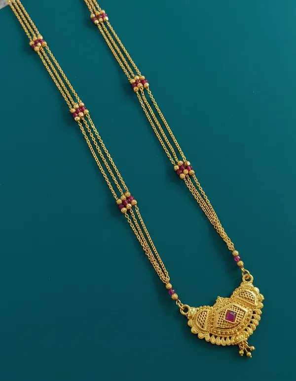 Traditional_Indian_Gold_Necklace_with_Ruby_Accents