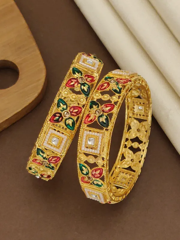 Traditional_Indian_Gold_Tone_Bangles_with_Hand-Painted_Kundan_&_Meenakari