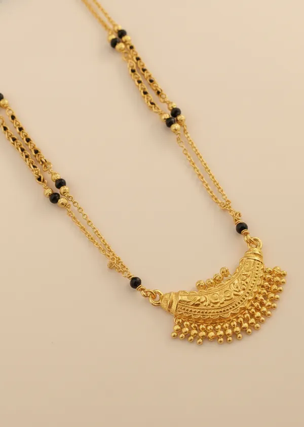 Traditional_Maharashtrian_Crescent_Design_Mangalsutra_with_Dual-Layered_Beaded_Chain