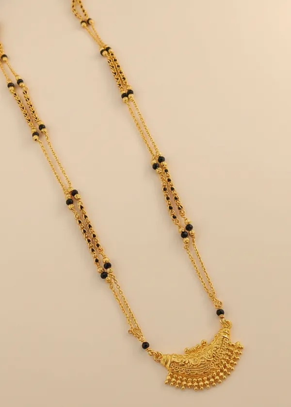 Traditional_Maharashtrian_Crescent_Design_Mangalsutra_with_Dual-Layered_Beaded_Chain