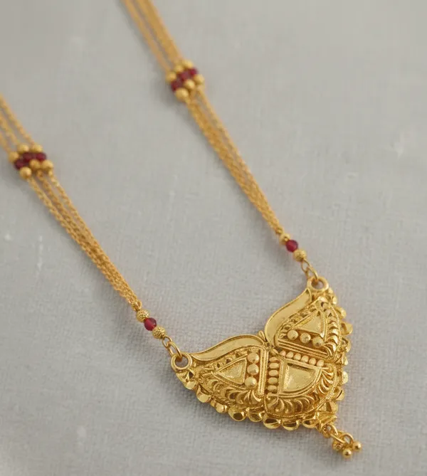 Traditional_Three-Strand_Gold_Mala_with_Intricate_Filigree_Pendant