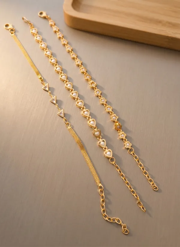 Trio_of_Gold-Plated_Charms:_Heart,_Star,_and_Geometric_Bracelet_Set