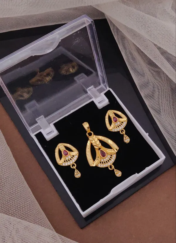Micro_Gold_Plated_Chain_Pendant_Set_with_elegant_earrings_set