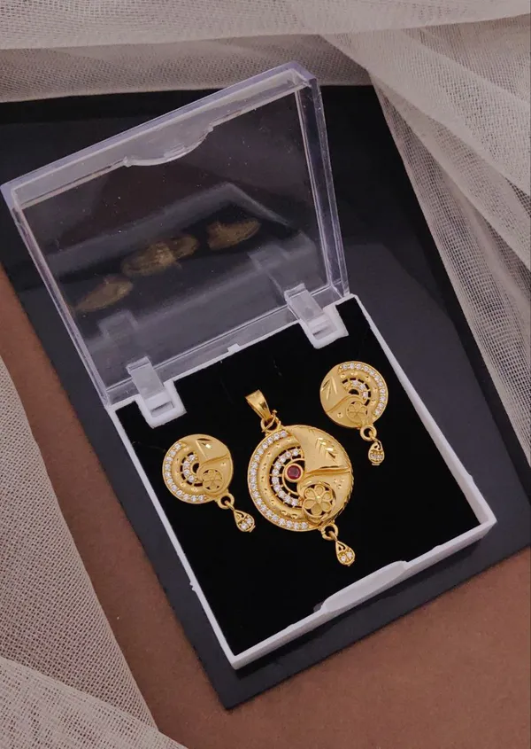 Micro_Gold_Plated_Chain_Pendant_Set_with_elegant_earrings_set