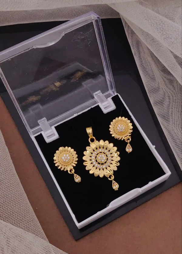 Micro_Gold_Plated_Chain_Pendant_Set_with_elegant_earrings_set