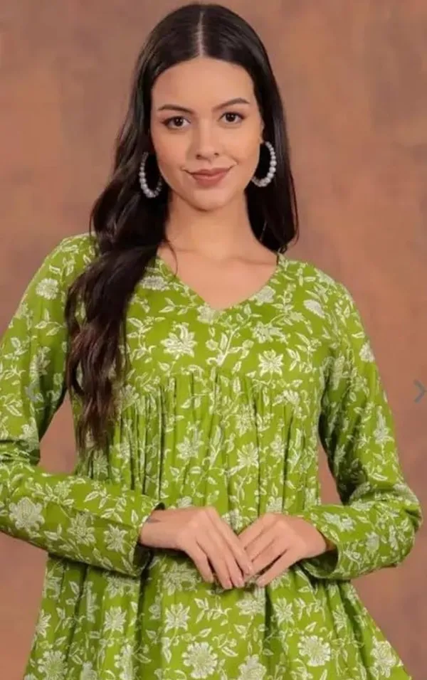 Women_Green_Floral_Printed_Long_Sleeve_Tunic_Top