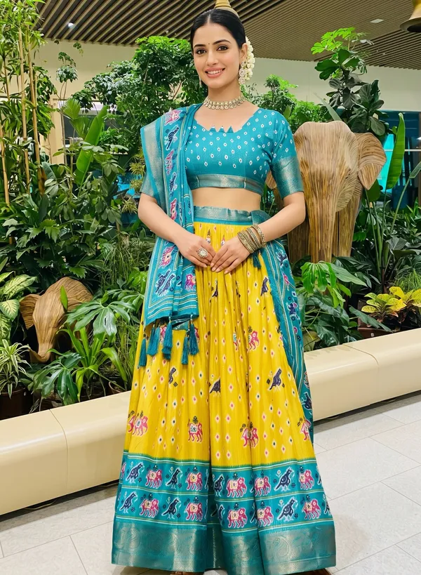 Yellow_With_Heavy_Lichi_Fabric_With_Jacquard_Border_Jari_Lining_With_Print