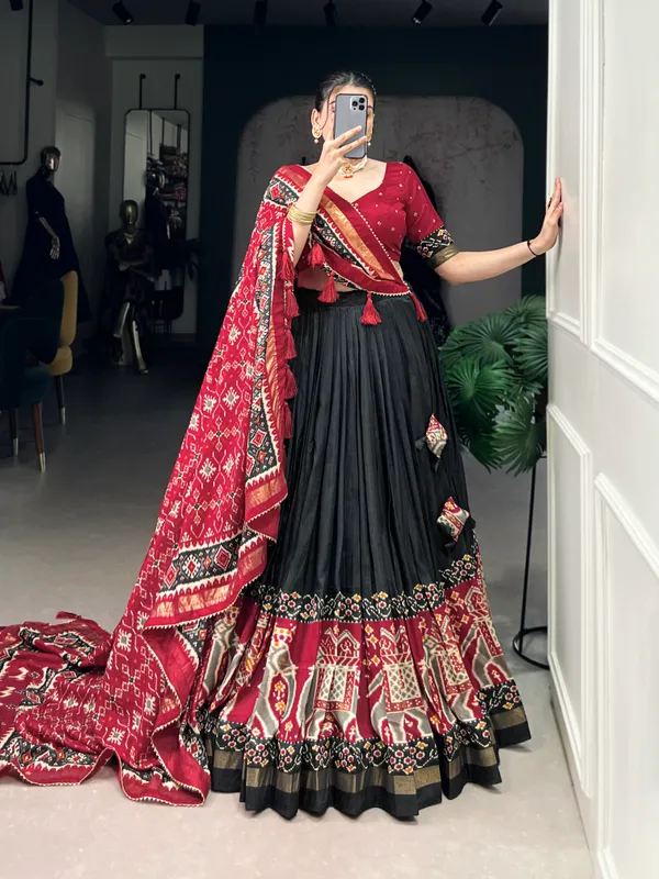 Black_Premium_&_Elegant_Dola_Silk_Lehenga_Choli_For_Women
