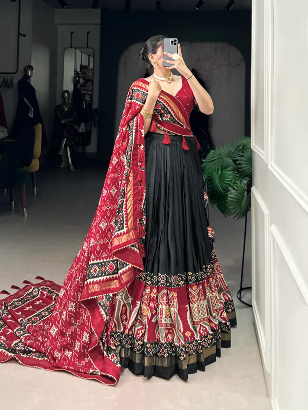 Black_Premium_&_Elegant_Dola_Silk_Lehenga_Choli_For_Women