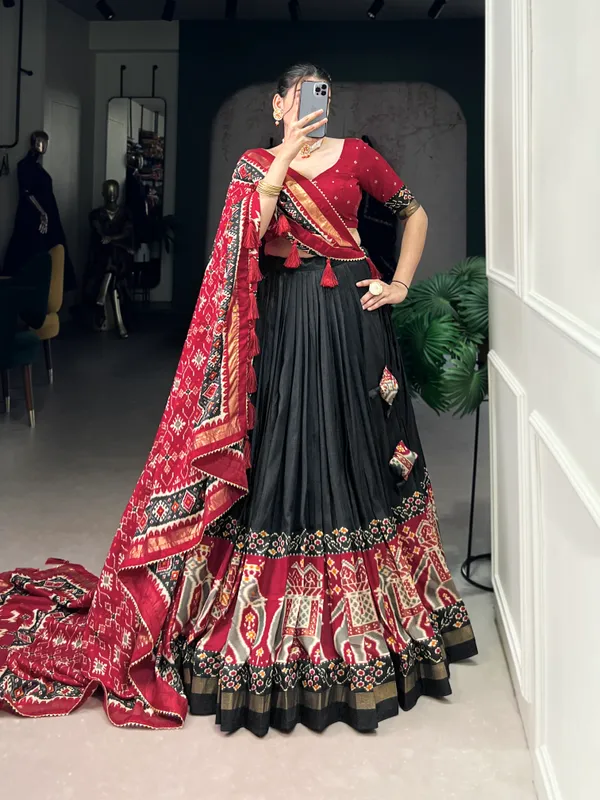 Black_Premium_&_Elegant_Dola_Silk_Lehenga_Choli_For_Women