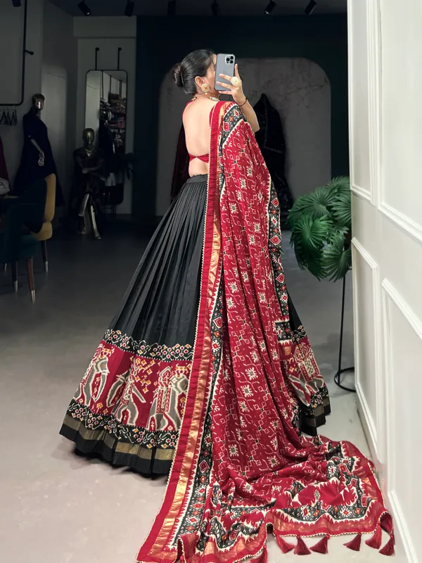Black_Premium_&_Elegant_Dola_Silk_Lehenga_Choli_For_Women