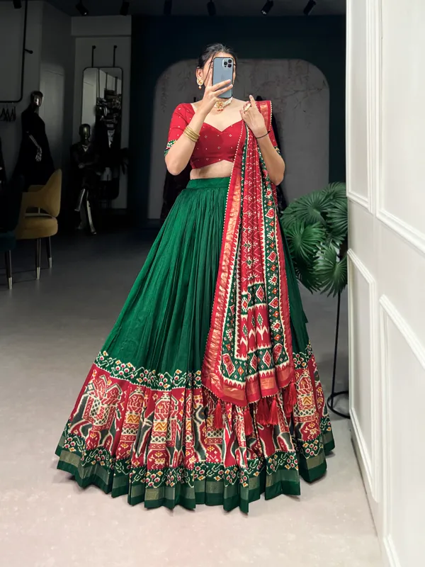 Green_Premium_&_Elegant_Dola_Silk_Lehenga_Choli_For_Women