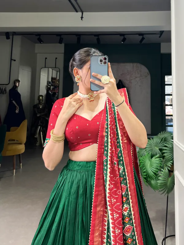 Green_Premium_&_Elegant_Dola_Silk_Lehenga_Choli_For_Women