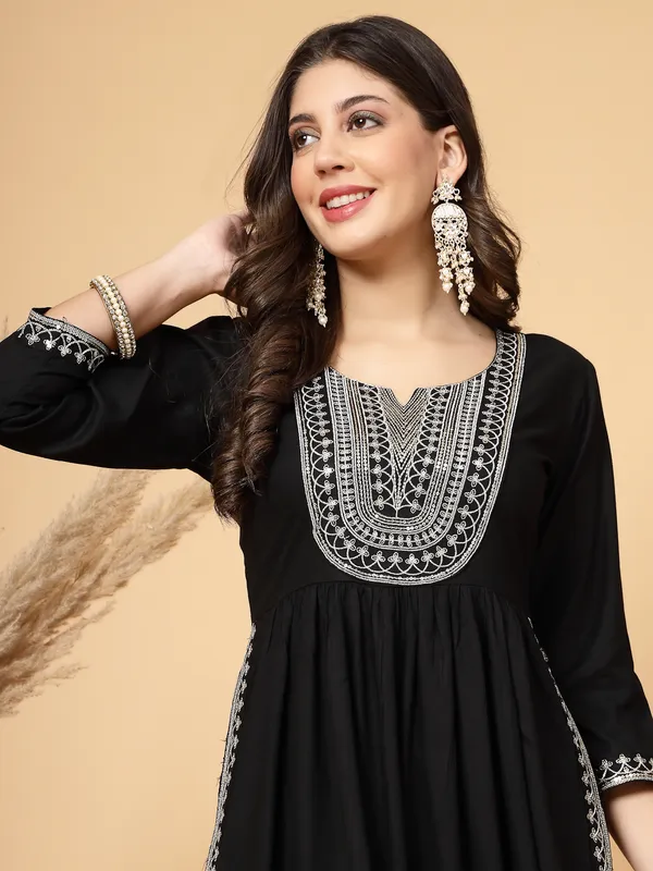Black_Viscose_Ethnic_Motifs_Yoke_Design_Nayra_Cut_Thread_Work_Suit_Set