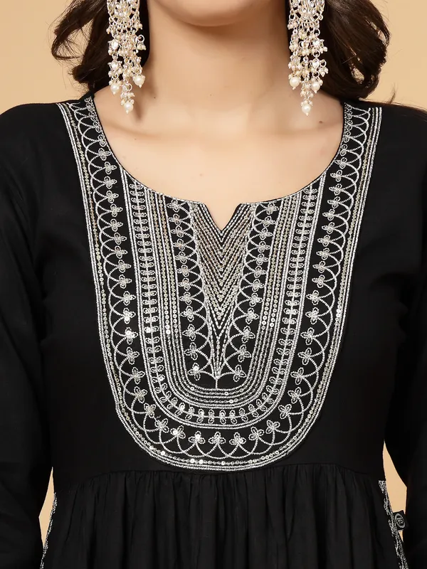 Black_Viscose_Ethnic_Motifs_Yoke_Design_Nayra_Cut_Thread_Work_Suit_Set