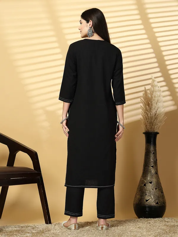 Ink_Black_Cotton_Solid_Ethnic_Motifs_Yoke_Design_Embroidered_Work_Suit_Set