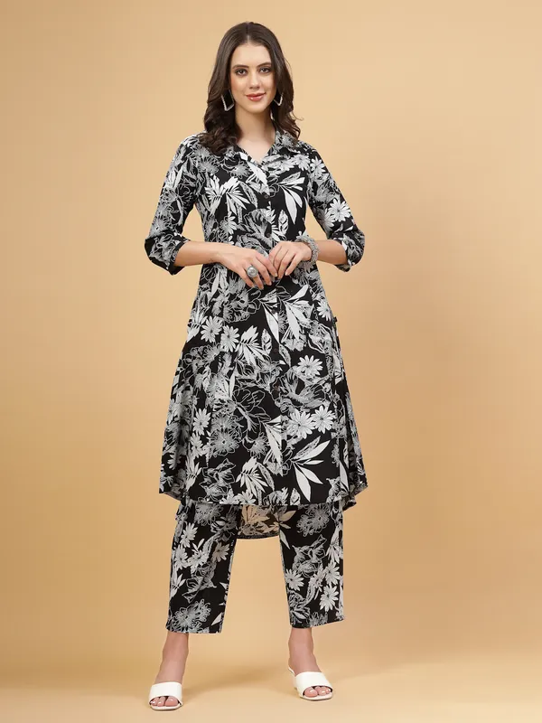 Black_Pure_Cotton_Floral_Printed_Kurta_Pant_Suit_Set