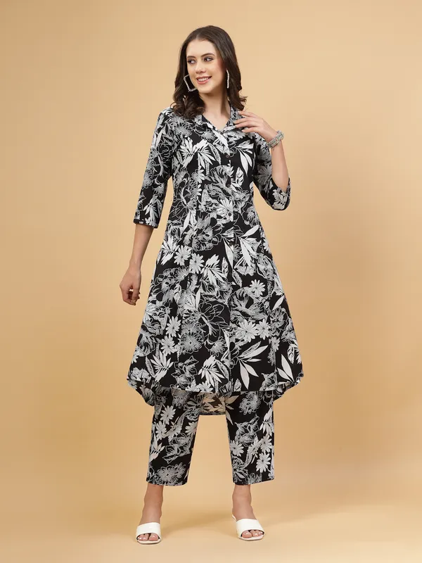 Black_Pure_Cotton_Floral_Printed_Kurta_Pant_Suit_Set