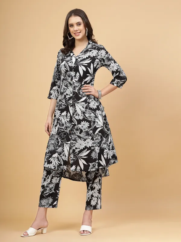 Black_Pure_Cotton_Floral_Printed_Kurta_Pant_Suit_Set