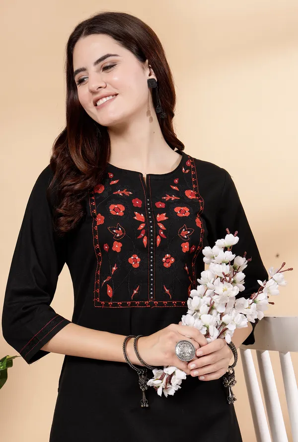 Black_Cotton_Solid_Ethnic_Motifs_Yoke_Design_Embroidered_Work_Suit_Set
