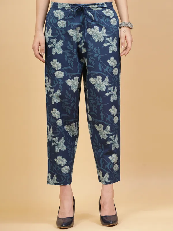 Blue_Pure_Cotton_Floral_Printed_Kurta_Pant_Suit_Set