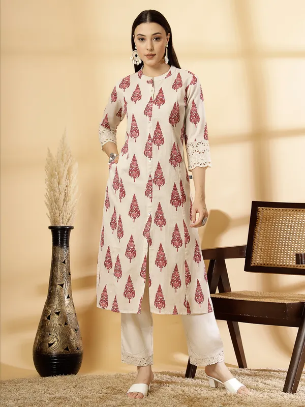 Maroon_Cotton_Regular_A-Line_Printed_Cutwork_Sleeve_Kurta_for_Women