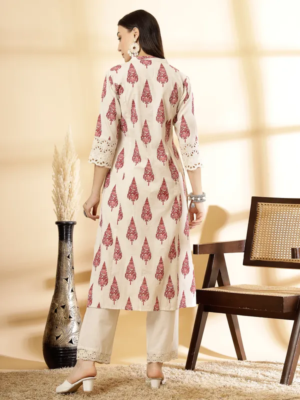 Maroon_Cotton_Regular_A-Line_Printed_Cutwork_Sleeve_Kurta_for_Women